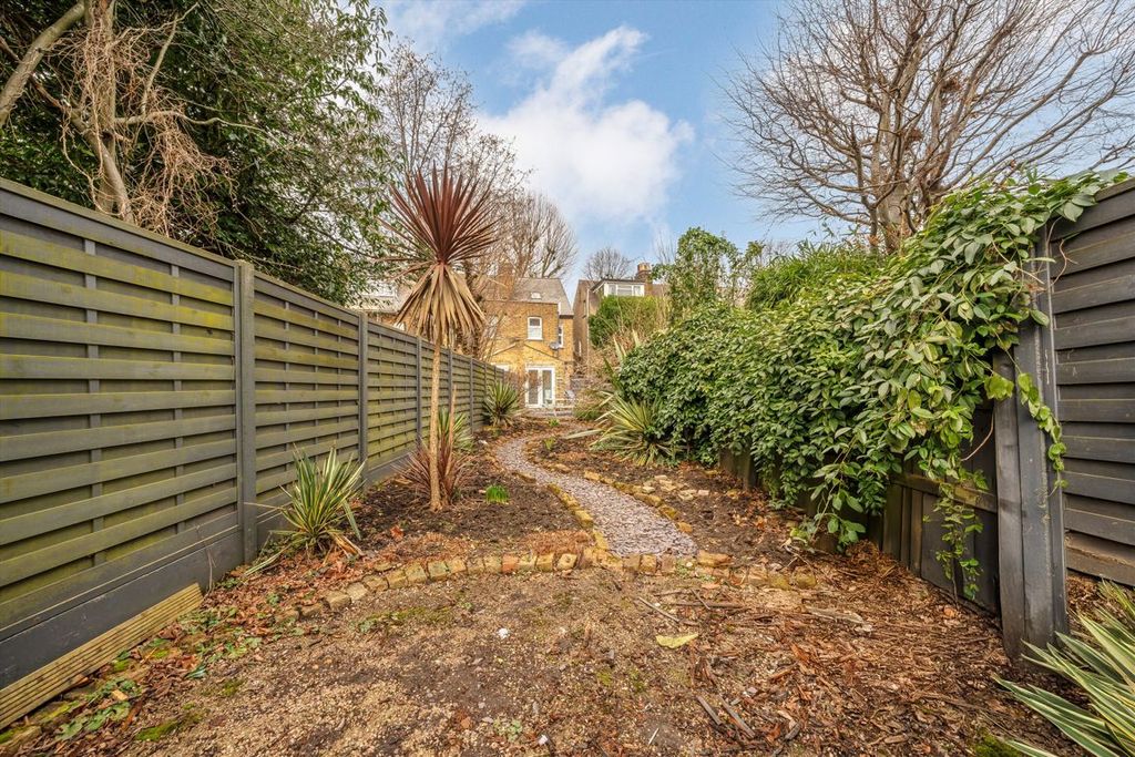 Additional image 6 of 4 bed semi-detached house for saleAvenue Road, Brentford TW8