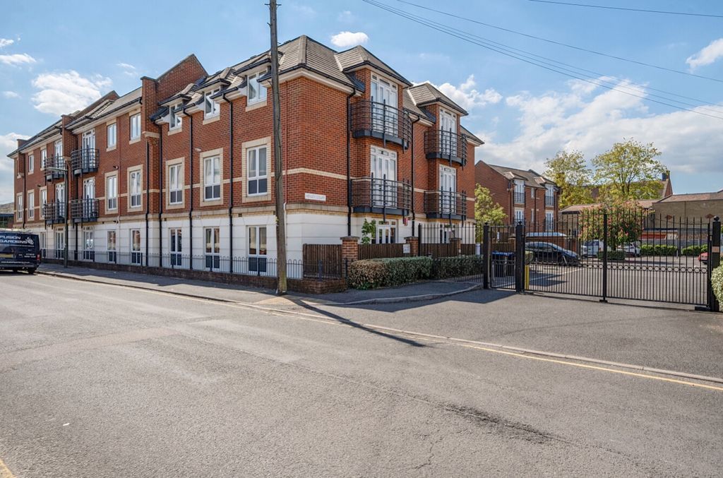 Additional image 7 of 2 bed flat for saleHenley Court, Denham Road, Egham, Surrey TW20