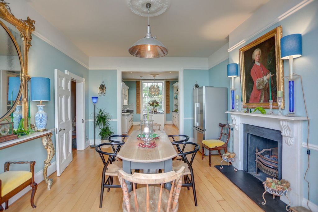 Additional image 7 of 5 bed property for saleRoyal Crescent, Brighton BN2