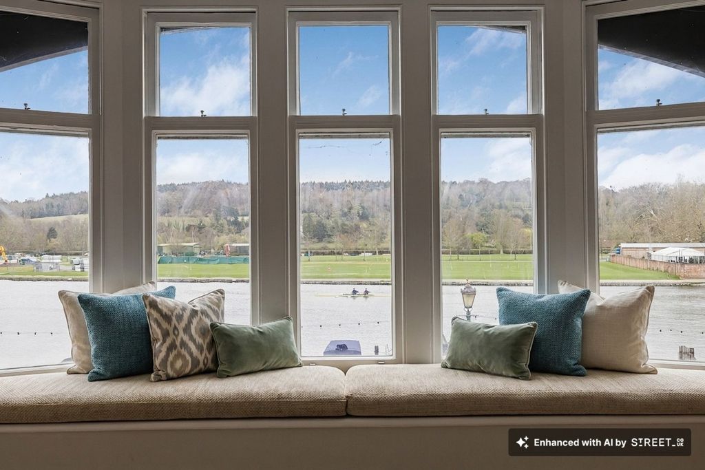 Additional image 3 of 2 bed flat for saleThameside, Henley-On-Thames RG9