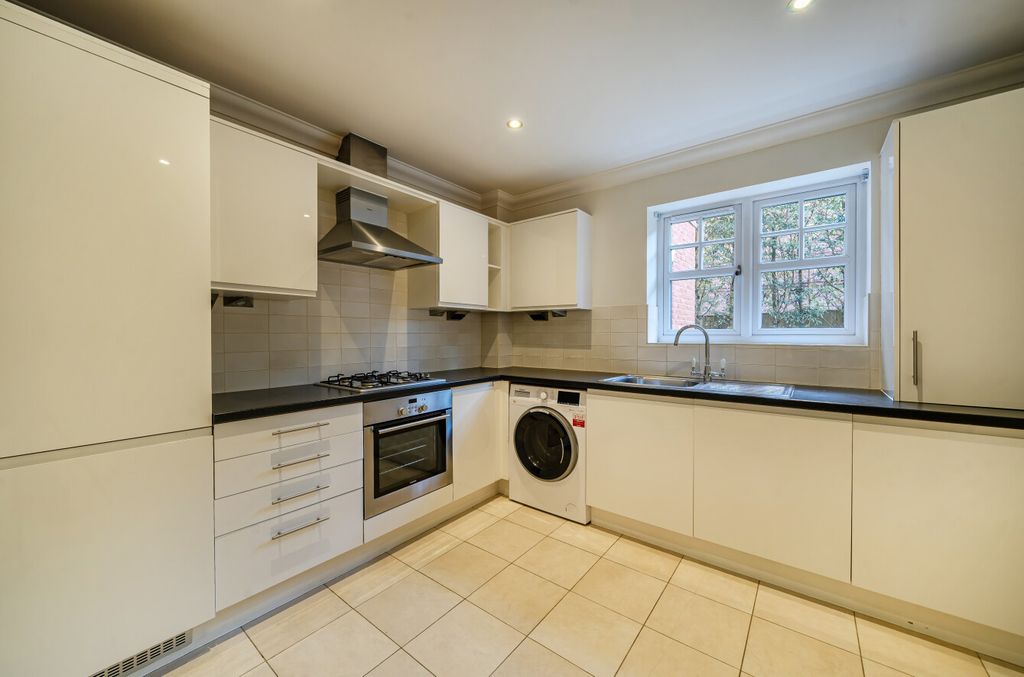 Additional image 3 of 2 bed flat for saleBroomfield, Binfield, Bracknell RG42
