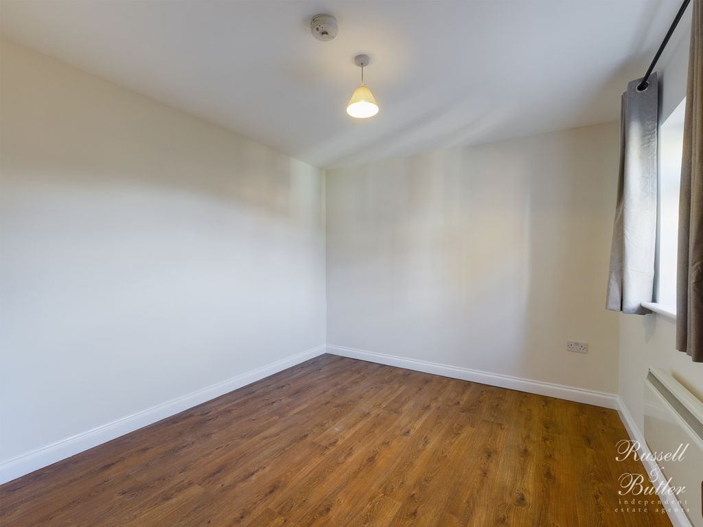 Additional image 5 of 2 bed flat for saleWest Street, Buckingham, Buckinghamshire MK18