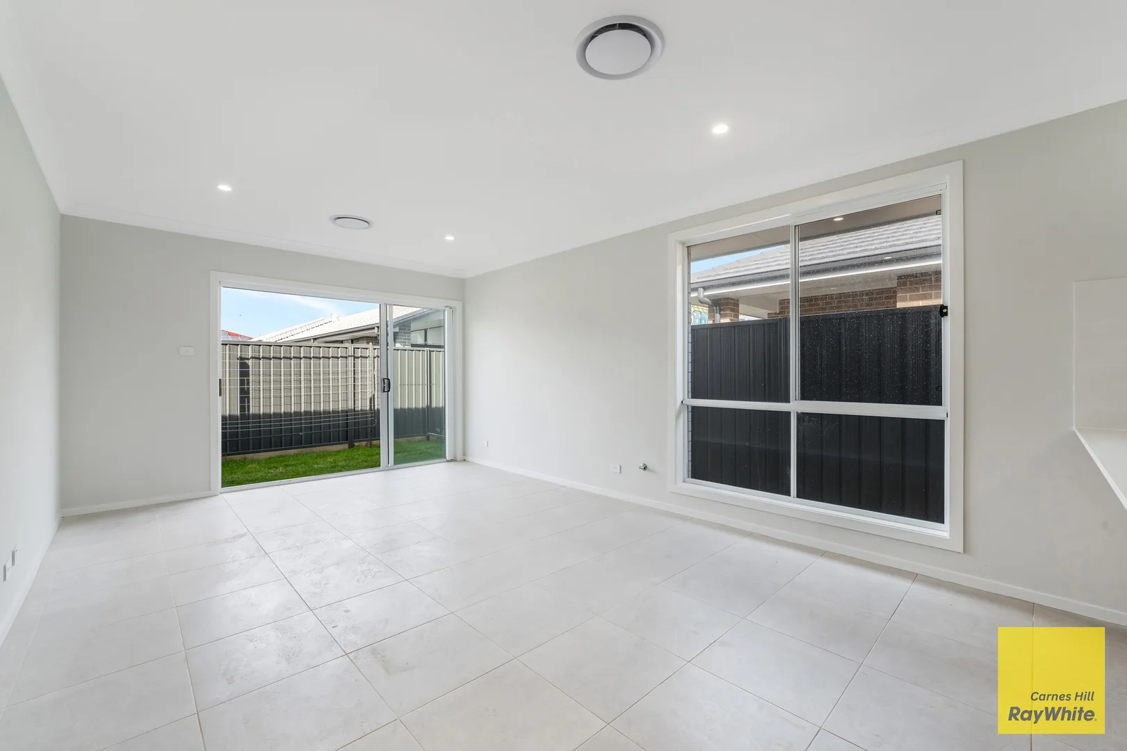 79 Barcelona Drive, Prestons NSW 2170 photo 4