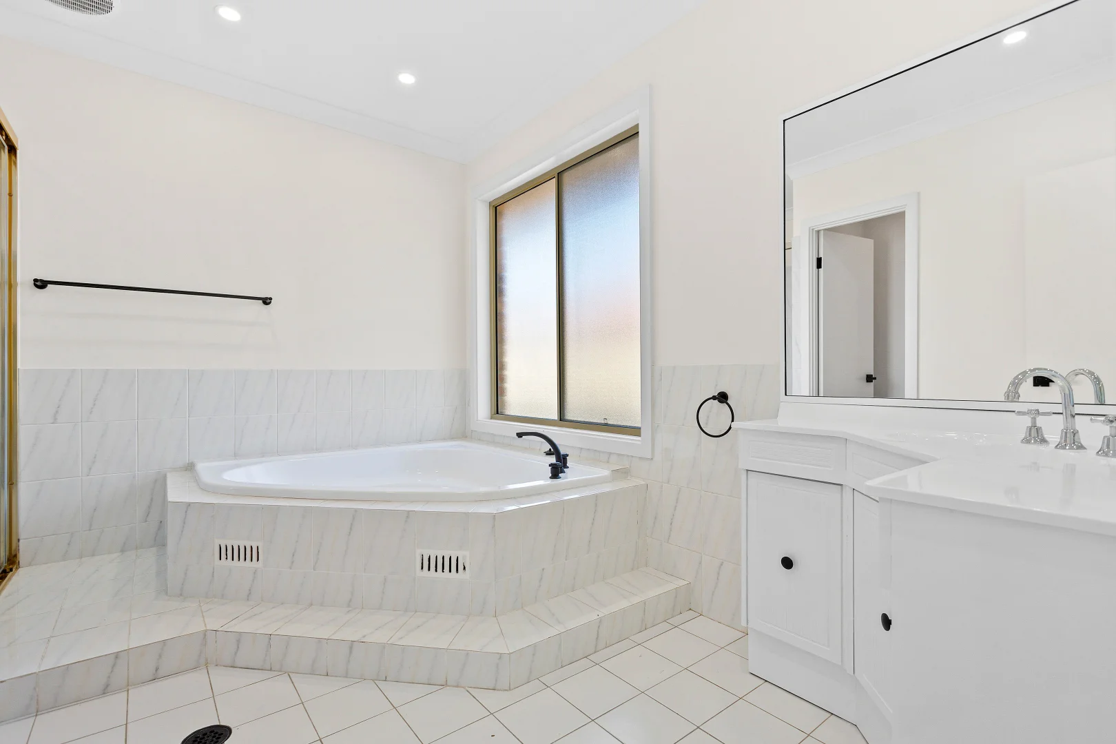 Additional image 5 of 92 Warrangarree Drive, Woronora Heights NSW 2233