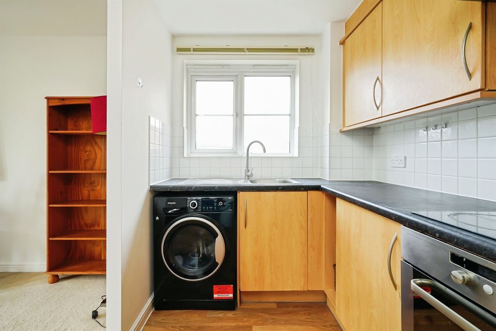 Additional image 2 of 2 bed flat for saleNorth Way, Headington, Oxford OX3