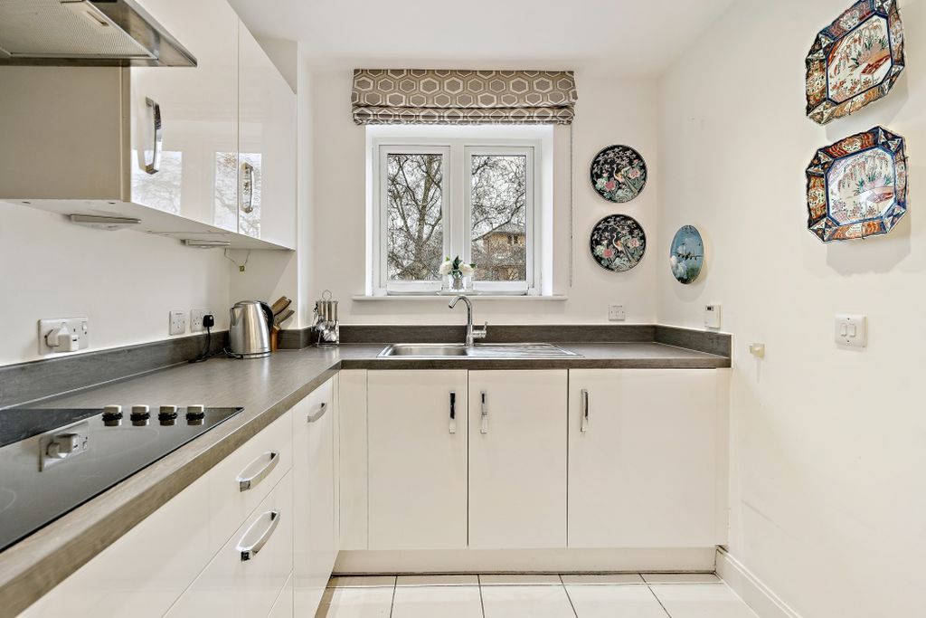 Additional image 6 of 2 bed flat for saleMarlow Road, Bourne End SL8