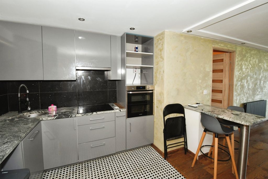 Additional image 9 of 2 bed flat for saleCarver Road, Boston PE21