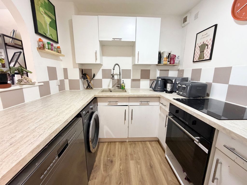 Additional image 7 of 2 bed flat for saleFoxdale Drive, Brierley Hill DY5