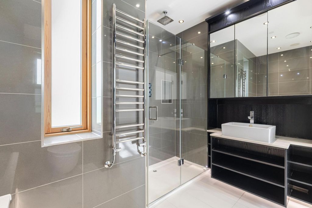 Additional image 13 of 4 bed semi-detached house for saleGibsons Place, Brentford TW8