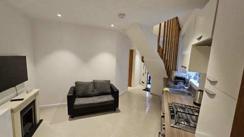 Malmesbury Road, Morden, 6 SM4