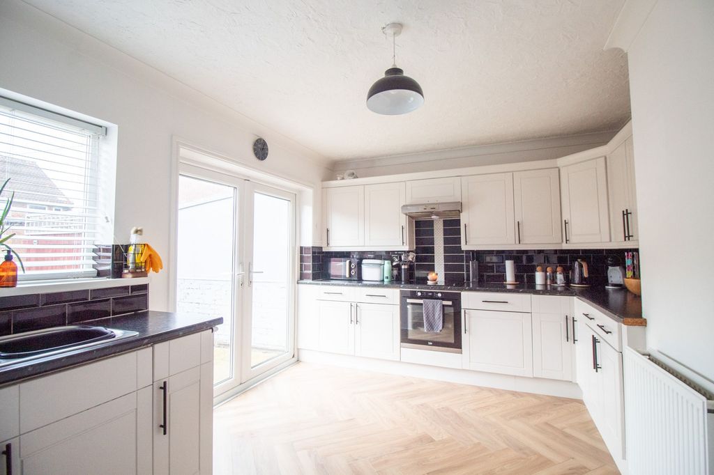 Additional image 4 of 3 bed semi-detached house for saleTamar Grove, Hull HU8