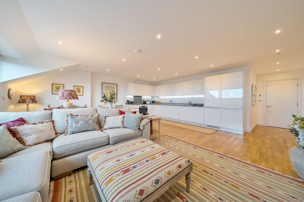 Additional image 8 of 2 bed flat for saleSt. Marks Square, Bromley BR2