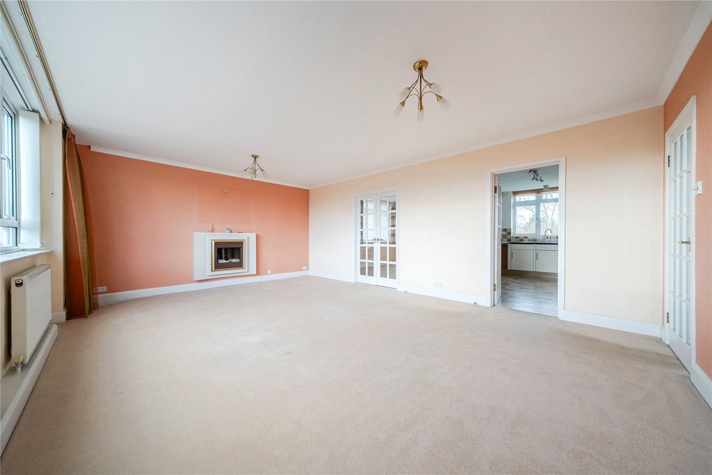 3 bed flat for saleHawthorne Road, Bickley BR1
