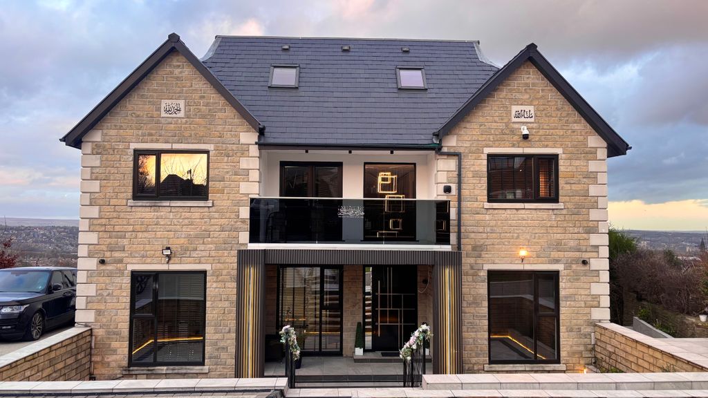 9 bed detached house for saleSnape Drive, Bradford BD7