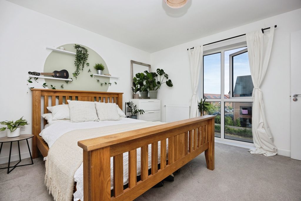Additional image 7 of 2 bed flat for saleLouisburg Avenue, Bordon, Hampshire GU35