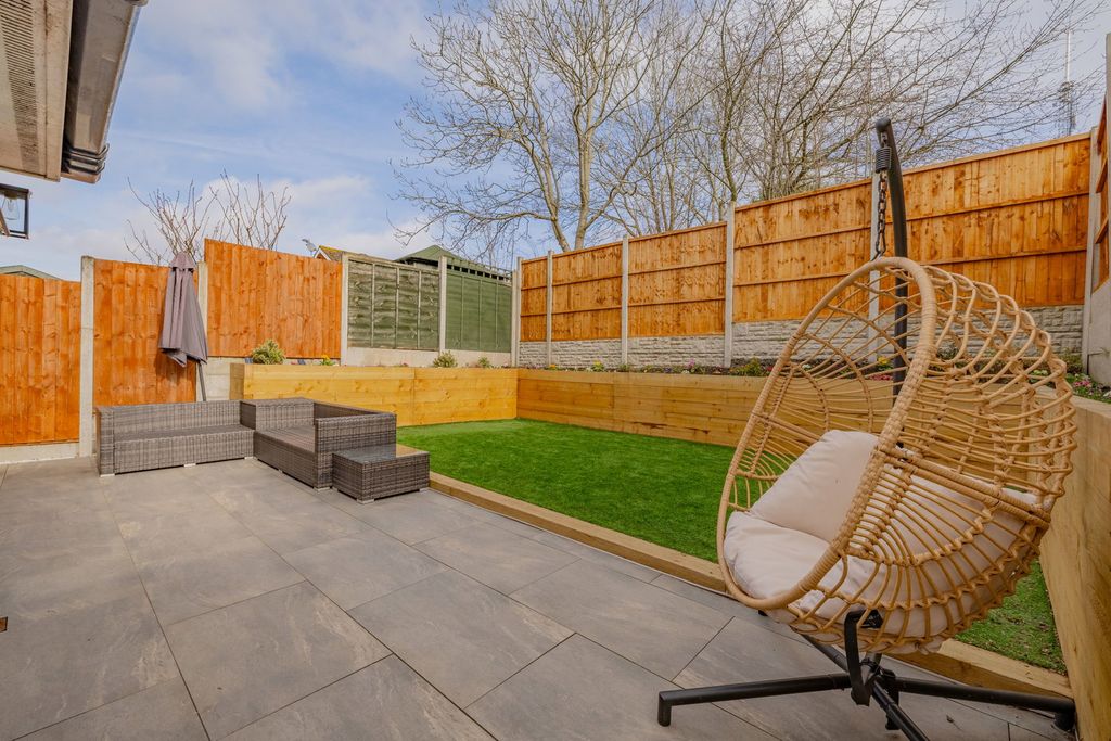 Additional image 25 of 4 bed semi-detached house for saleBarsham Drive, Brierley Hill DY5