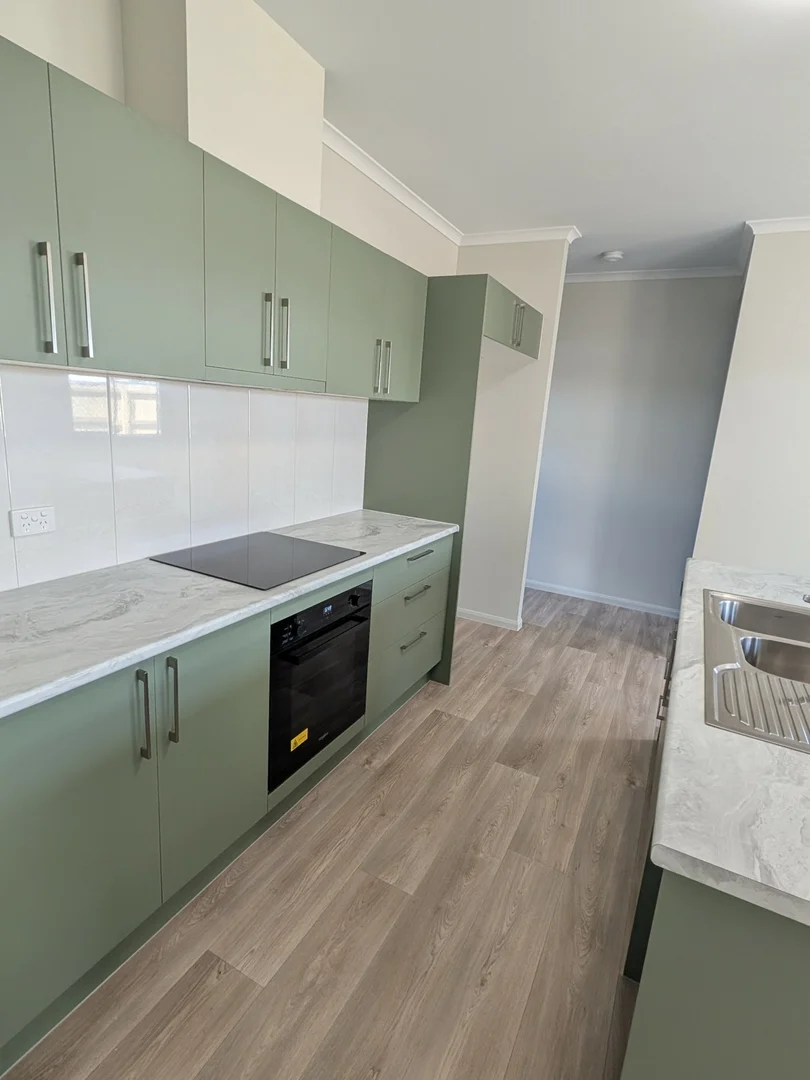 15 Pisek Close, White Rock QLD 4868 photo 2