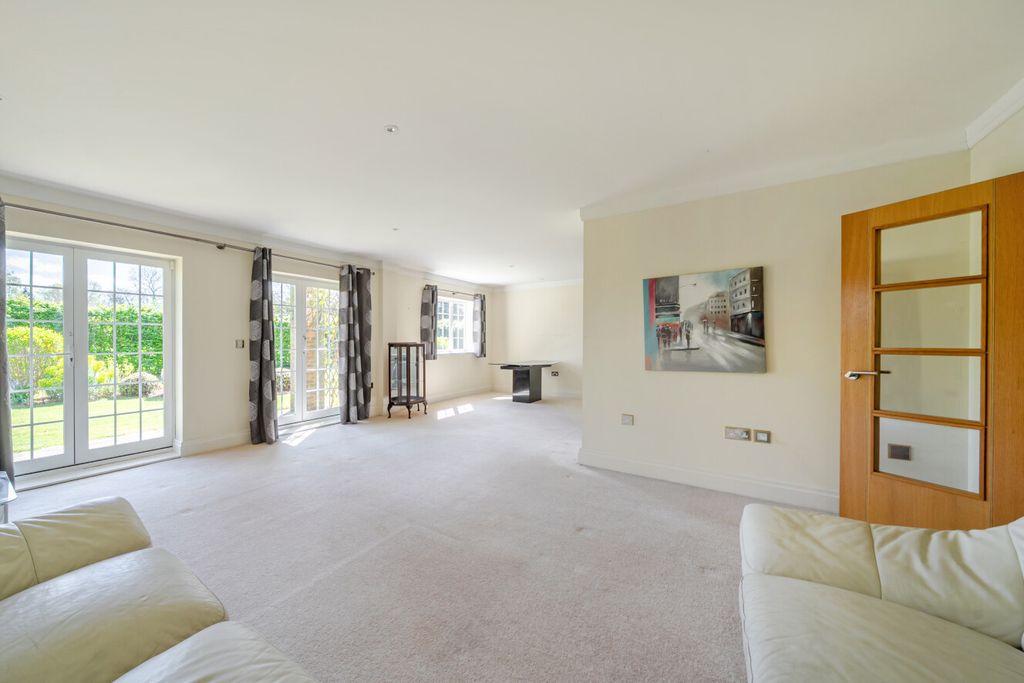 Additional image 2 of 3 bed flat for saleWest Common Road, Bromley, Kent BR2