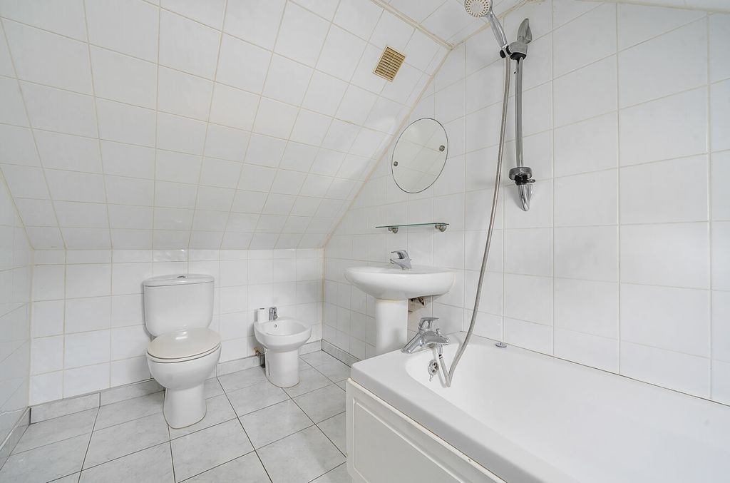 Additional image 15 of 6 bed detached house for saleGoughs Barn Lane, Jealotts Hill, Warfield, Berkshire RG42