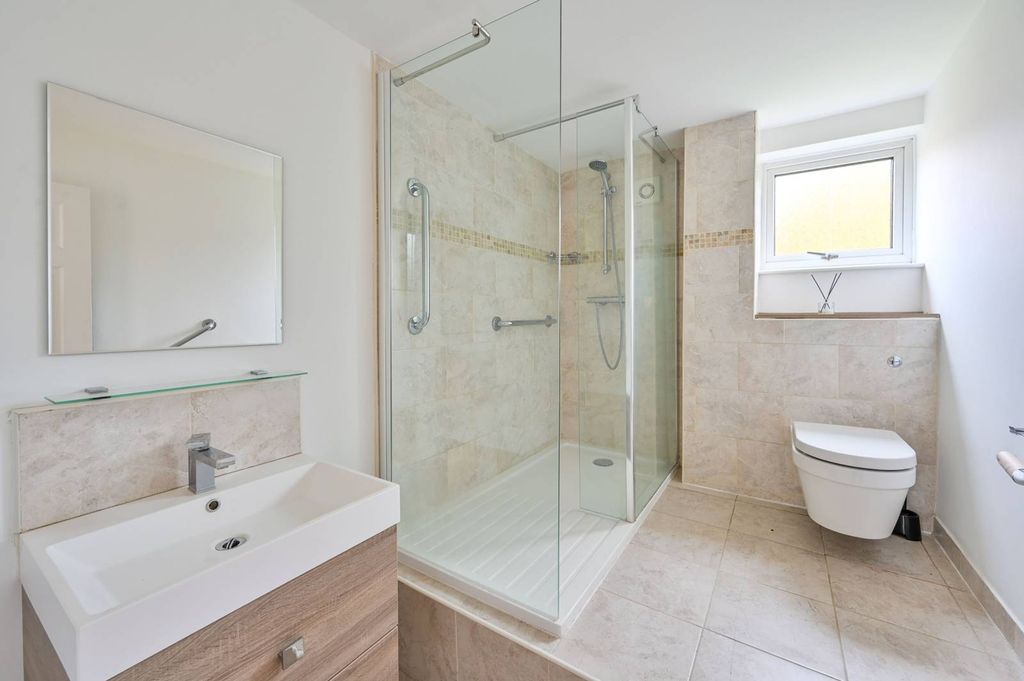 Additional image 6 of 3 bed flat for saleThe Shimmings, Guildford GU1