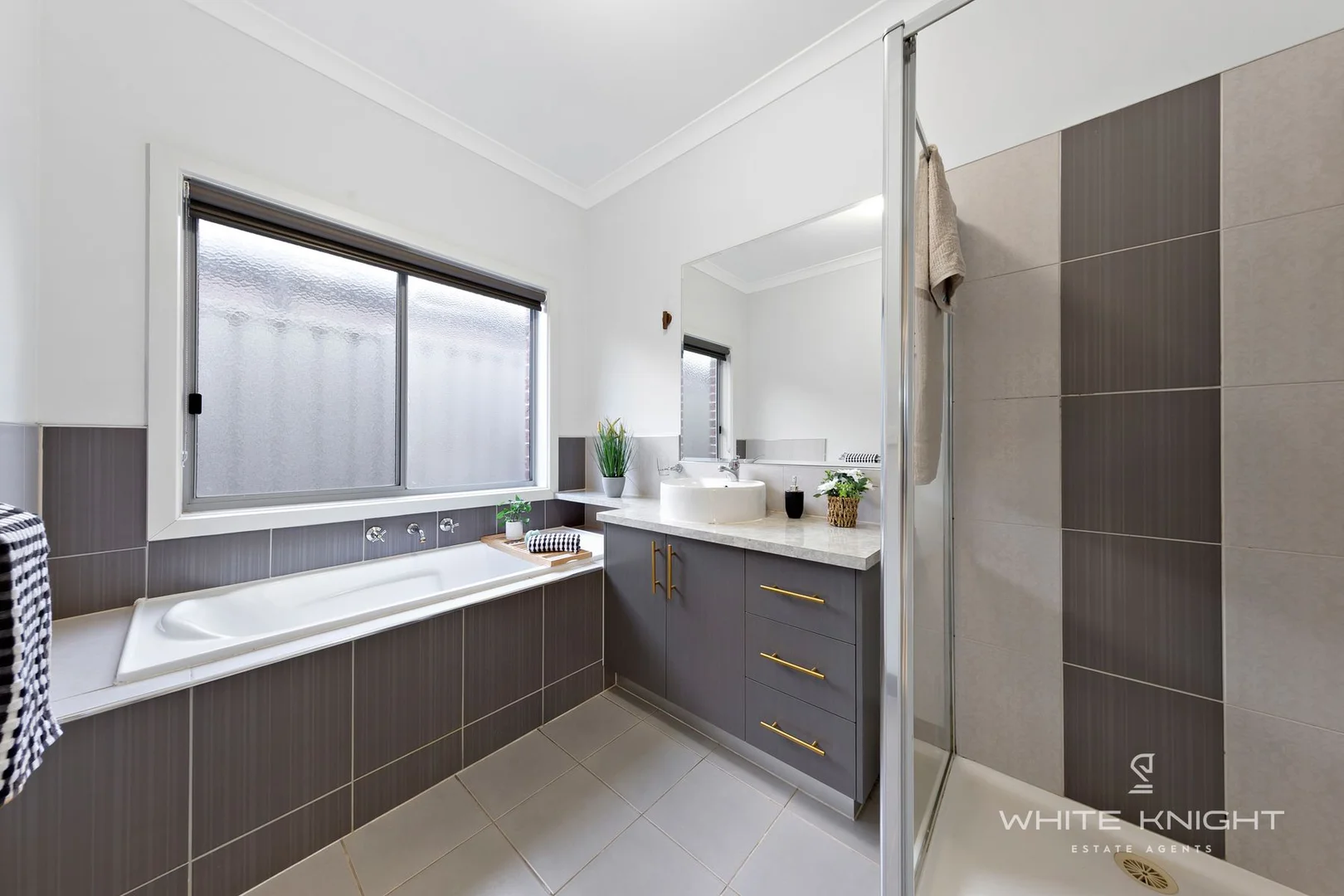 Additional image 16 of 17 Derwent Close, Caroline Springs VIC 3023
