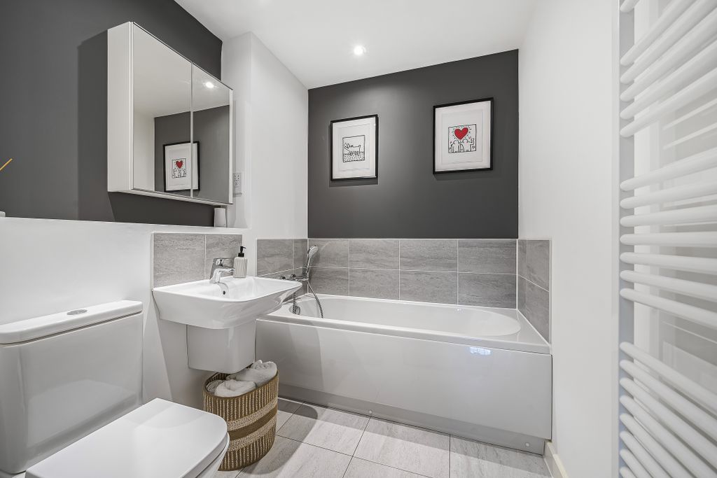 Additional image 8 of 2 bed flat for saleWalton Heath, Binfield, Bracknell RG42