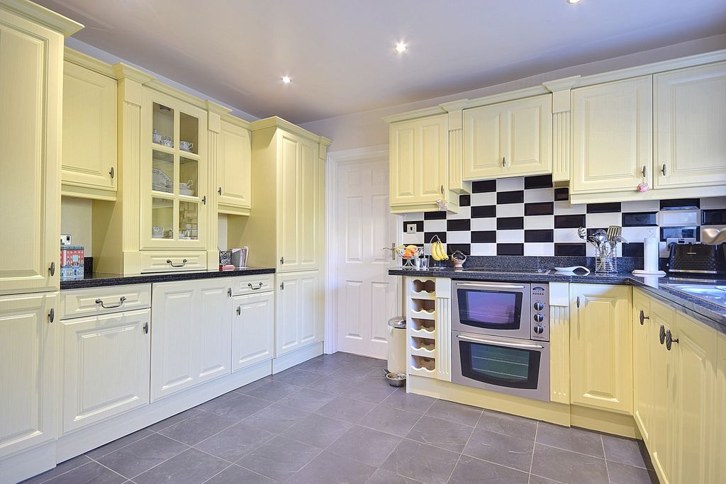 Additional image 8 of 4 bed detached bungalow for saleGlyrroen, Westgate, Clifton, Brighouse HD6