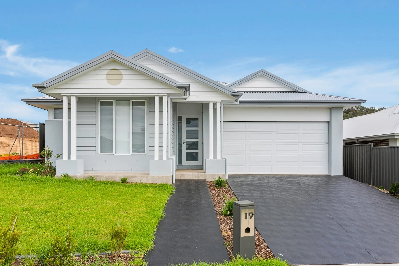 19 Cockatoo Cres, Calderwood NSW 2527