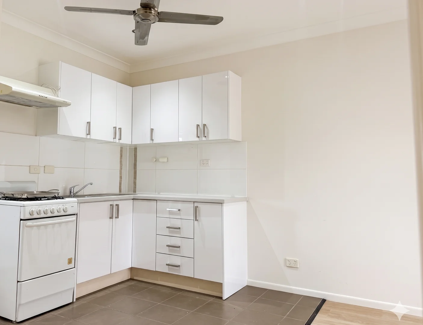 Additional image 3 of 1/18 Sussex Street, Hyde Park QLD 4812