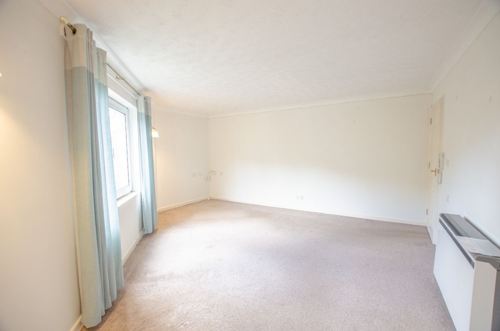 Additional image 4 of 1 bed flat for sale10 Burnards Court, Berrycoombe Road, Bodmin PL31