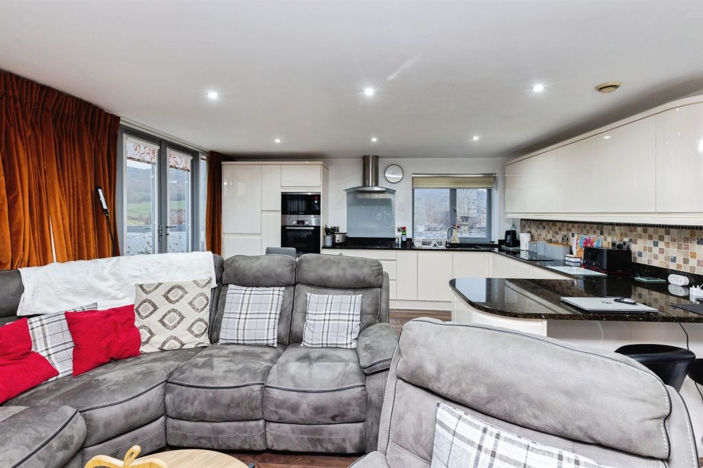 Additional image 7 of 2 bed flat for salePark Road, Elland HX5