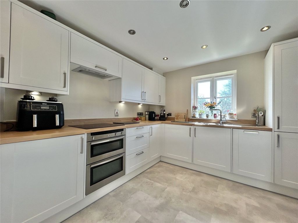 Additional image 3 of 2 bed flat for salePercy Gardens, Blandford Forum, Dorset DT11