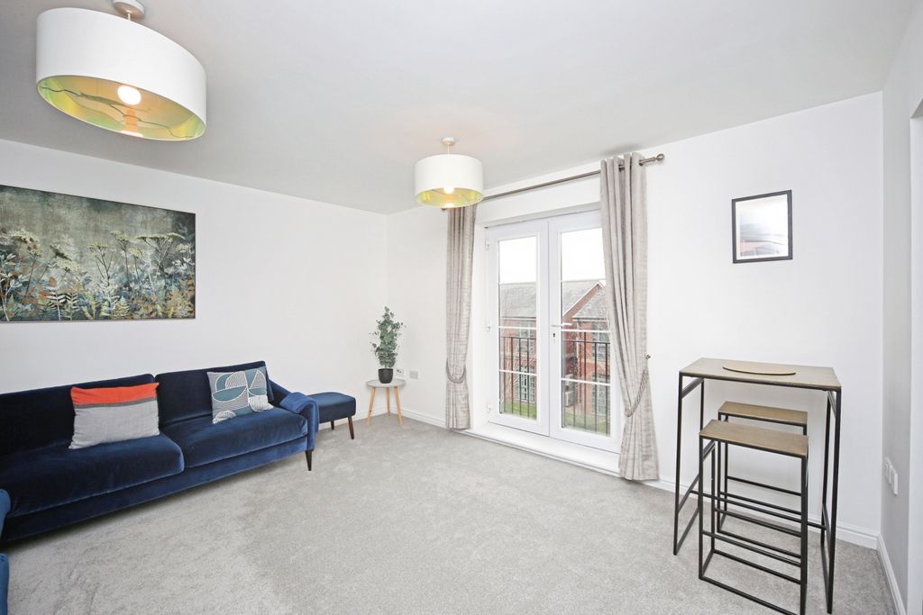 2 bed flat for saleDesign Close, Bromsgrove B60 photo 4