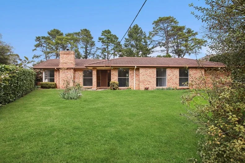 11 Sunninghill Avenue, Burradoo NSW 2576
