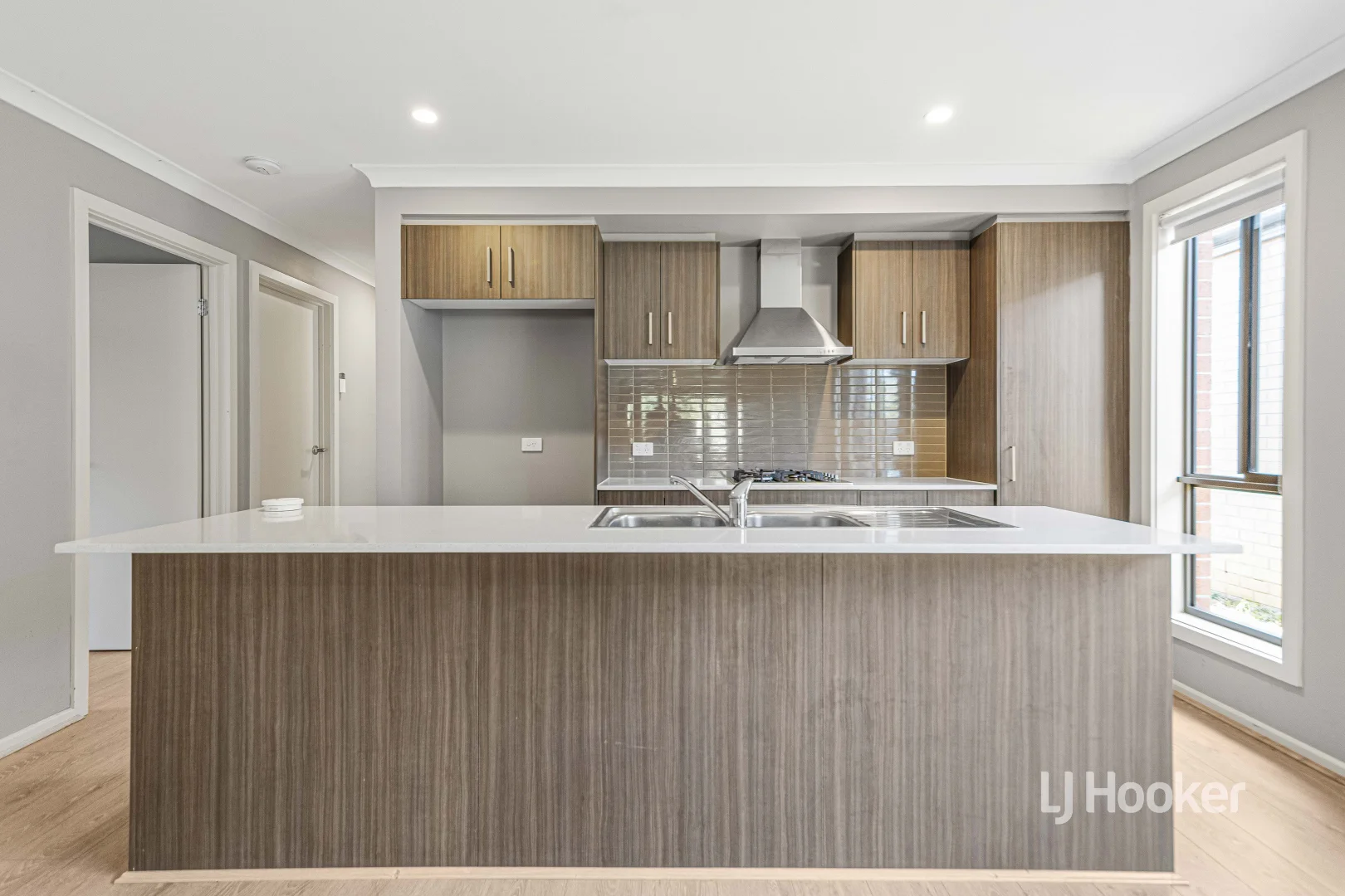 44 Paramount Boulevard, Wyndham Vale VIC 3024 photo 3
