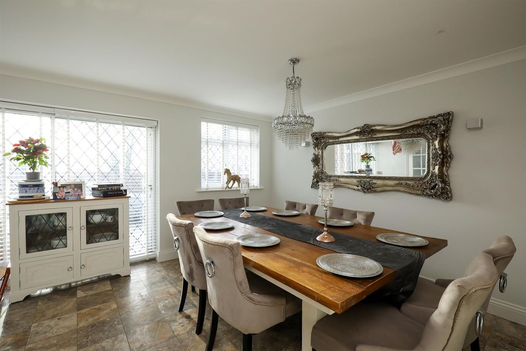 Additional image 4 of 6 bed detached house for saleGoughs Barn Lane, Warfield RG42