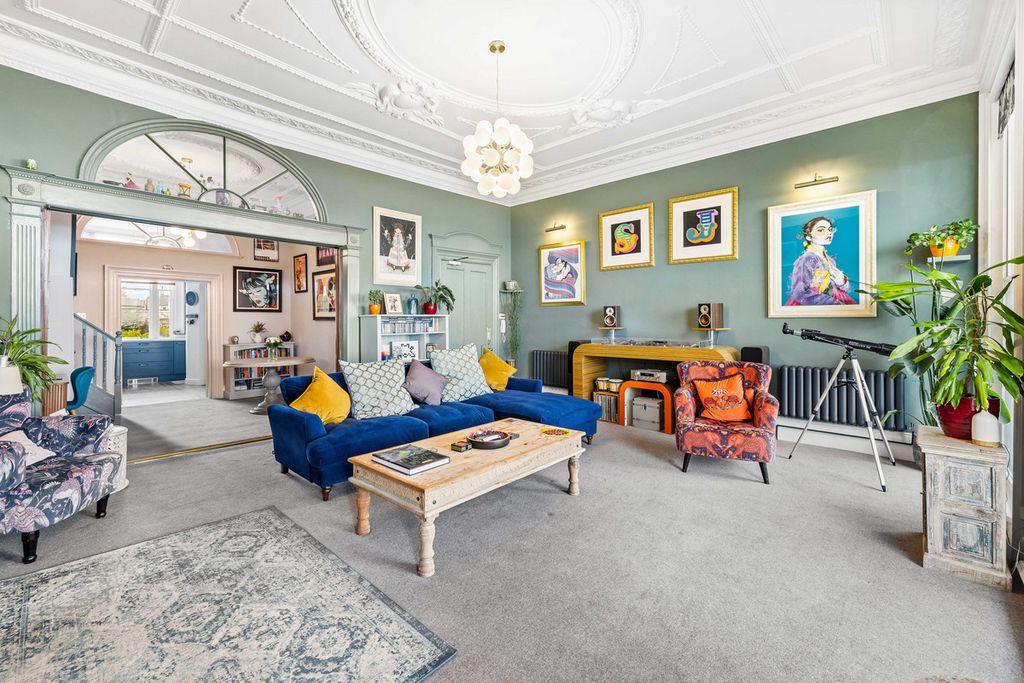 3 bed flat for saleKingsway, Hove BN3 photo 2