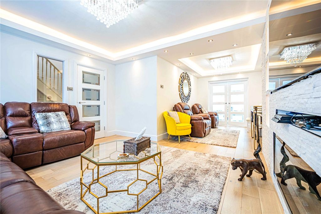 Additional image 5 of 4 bed semi-detached house for saleTheobald Street, Borehamwood, Hertfordshire WD6