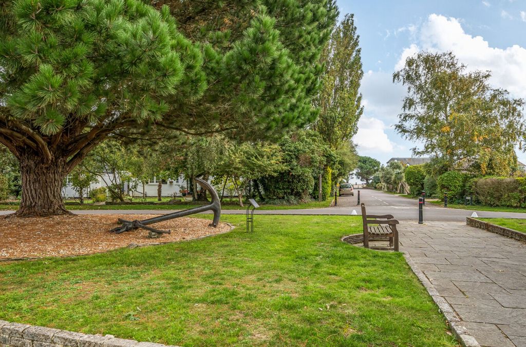 2 bed flat for saleTithe Barn Court, Aldwick Bay Estate PO21 photo 5