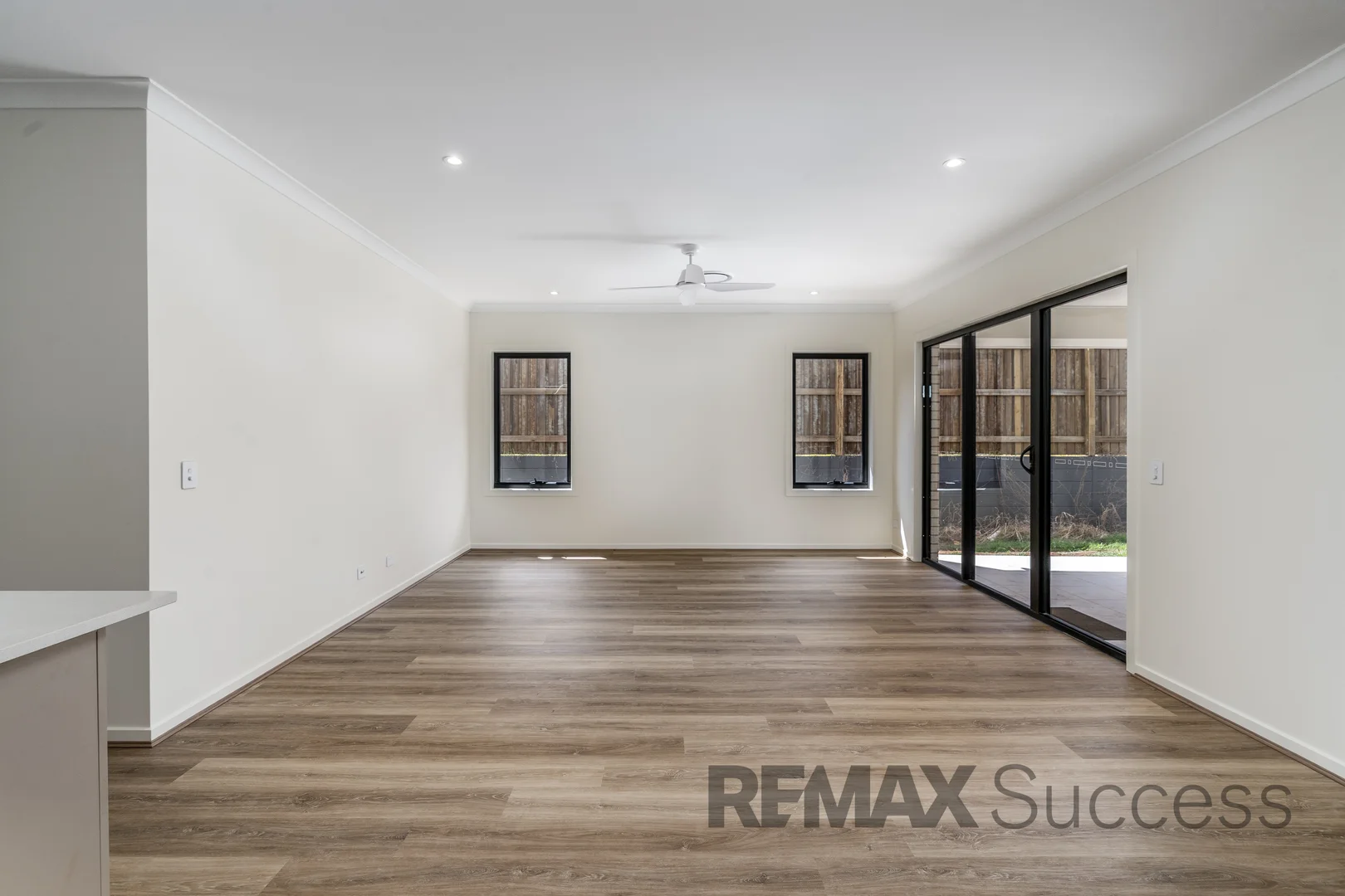 23 Kynoch Crescent, Mount Kynoch QLD 4350 photo 2