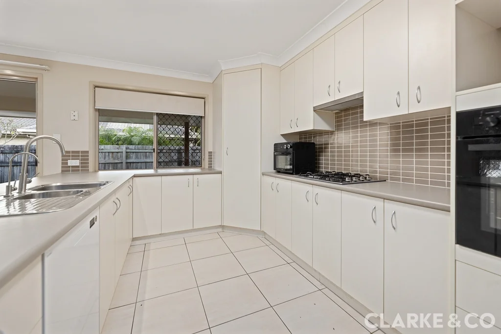 5 Crumpton Place, Beerwah QLD 4519 photo 4
