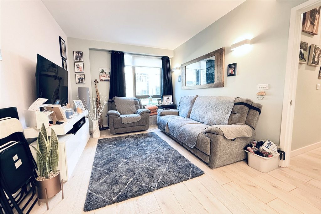 Additional image 2 of 2 bed flat for saleWokingham Road, Bracknell, Berkshire RG42