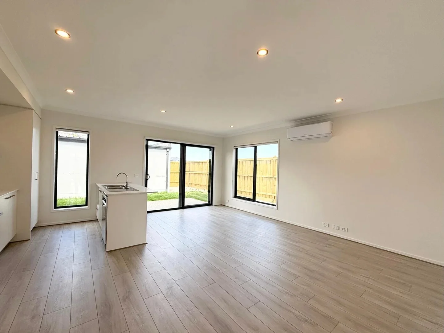 355 Brossard Road, Mickleham VIC 3064 photo 2