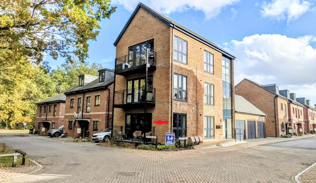 1 bed flat for saleRusset Walk, Bordon, Hampshire GU35
