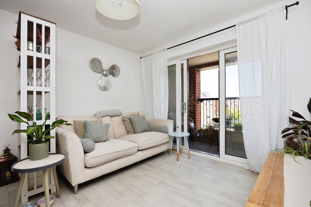 Additional image 6 of 2 bed flat for saleLouisburg Avenue, Bordon, Hampshire GU35