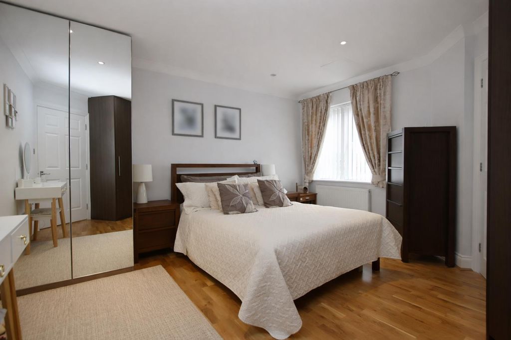 Additional image 9 of 2 bed flat for saleWilliow Tree Court, Balmoral Drive, Borehamwood WD6