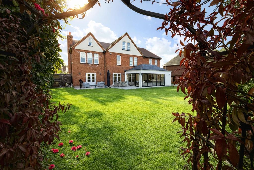 Additional image 13 of 6 bed detached house for saleGreenway, Hutton Mount, Brentwood CM13