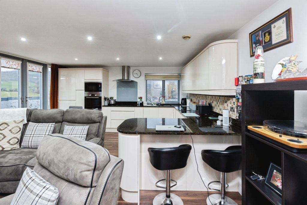 Additional image 6 of 2 bed flat for salePark Road, Elland HX5