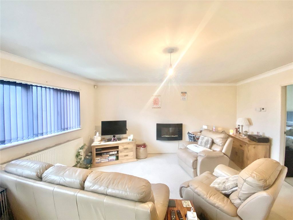 2 bed flat for saleRoman Road, Blackburn, Lancashire BB1 photo 2