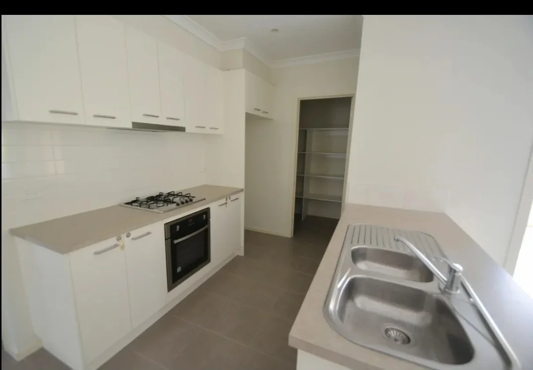 8 Fortitude Avenue, Beveridge VIC 3753 photo 2